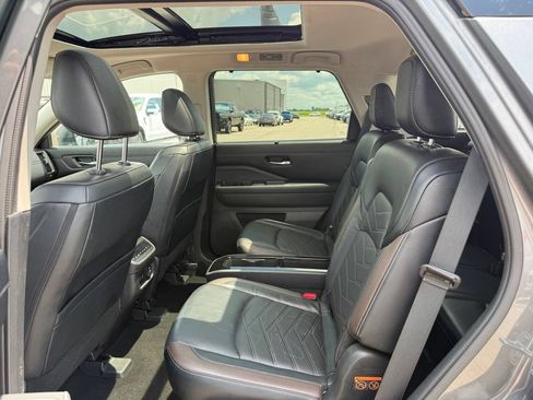 Used 2023 Nissan Pathfinder Platinum AWD/4WD image 8