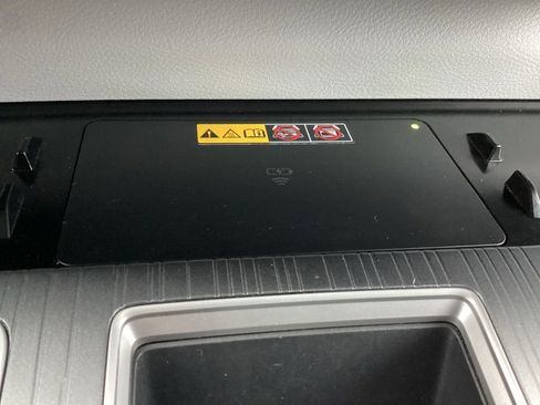 Used 2025 Toyota Sienna LE image 18