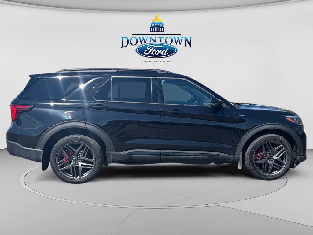 Used 2025 Ford Explorer ST-Line w/ Premium Package AWD/4WD image 2