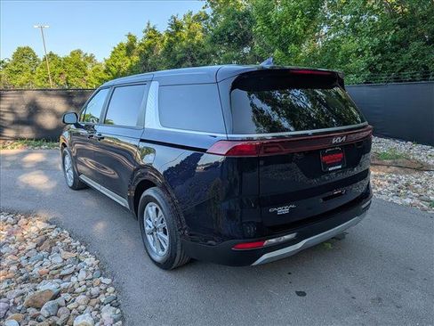 Used 2024 Kia Carnival LX FWD image 3