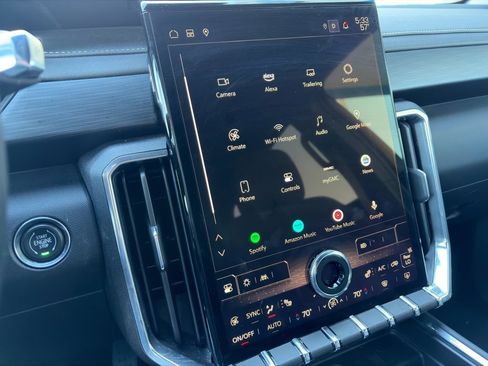 Used 2025 GMC Acadia Elevation image 26