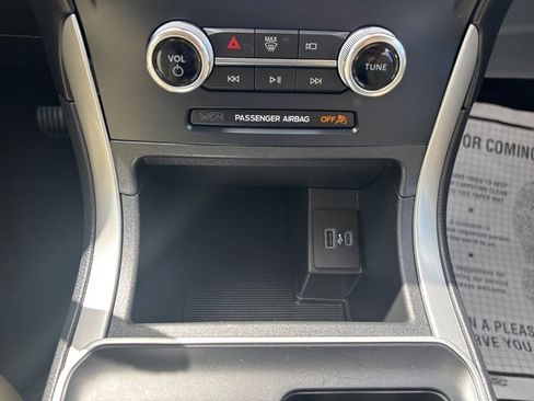 Certified 2024 Ford Edge SE image 13