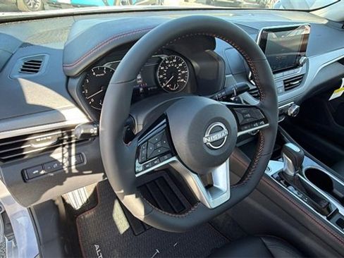 New 2025 Nissan Altima 2.5 SR image 30