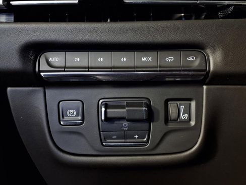 Used 2025 Cadillac Escalade Sport Platinum w/ LPO, ONYX Package image 16