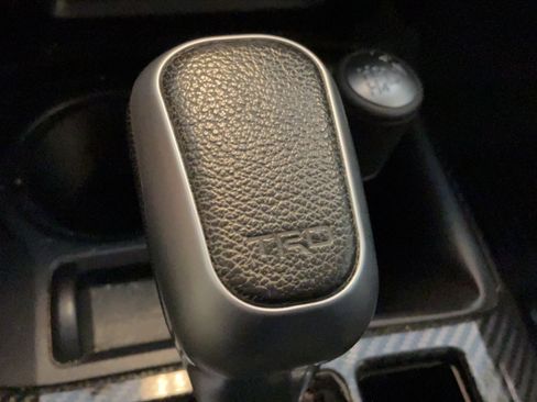 Used 2019 Toyota 4Runner TRD Off-Road AWD/4WD image 15