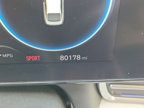 Used 2022 Hyundai Elantra Limited FWD image 16