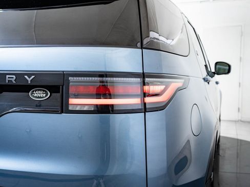 Used 2023 Land Rover Discovery S R-Dynamic image 19