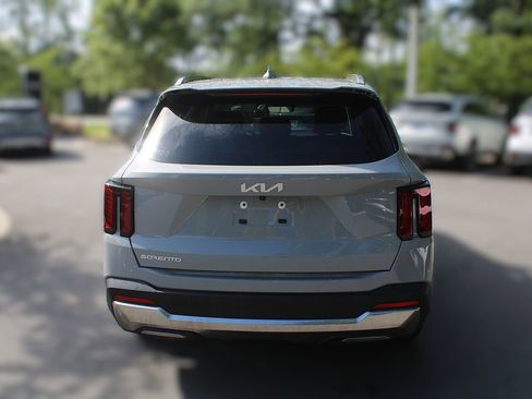 Certified 2024 Kia Sorento S w/ Panoramic Sunroof Package FWD image 8
