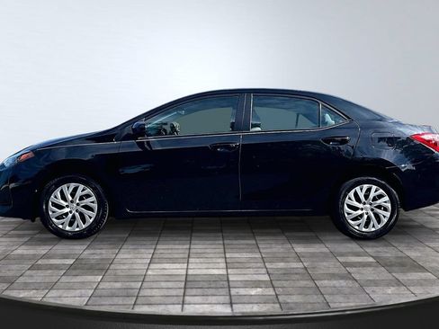 Used 2017 Toyota Corolla LE w/ Carpet Mat Package (TMS) FWD image 4