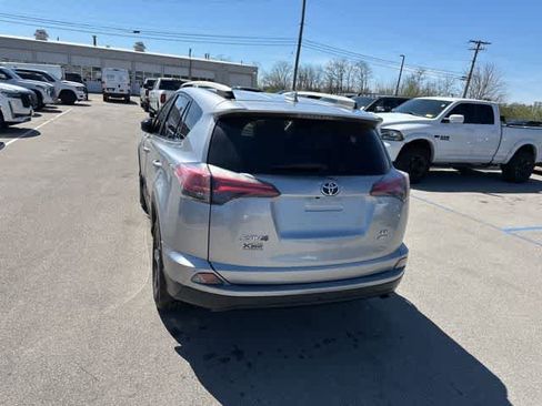 Used 2018 Toyota RAV4 LE w/ Carpet Mat Package image 17