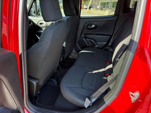 Used 2022 Jeep Renegade Latitude AWD/4WD image 17