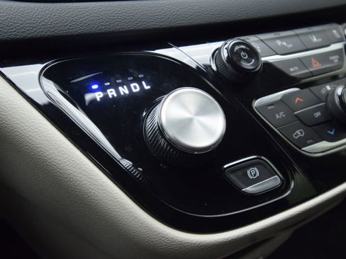 Used 2023 Chrysler Pacifica Touring-L image 23