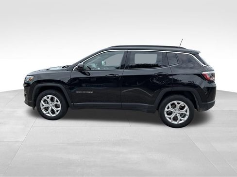Used 2024 Jeep Compass Latitude AWD/4WD image 2