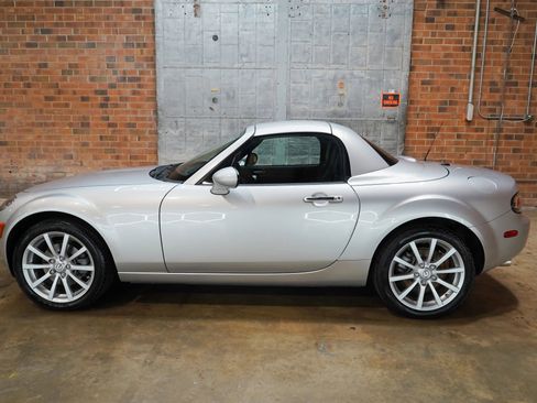 Used 2007 MAZDA MX-5 Miata Grand Touring w/ Premium Pkg RWD image 10