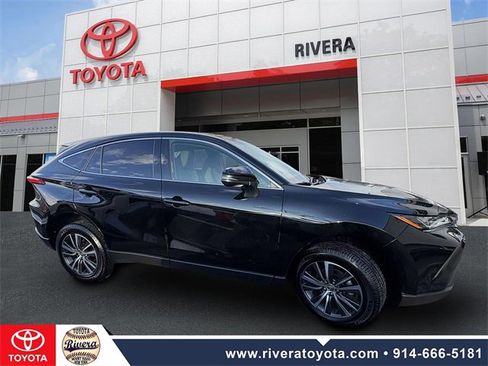 Used 2022 Toyota Venza LE image 4