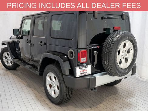 Used 2015 Jeep Wrangler Unlimited Sahara w/ Connectivity Group AWD/4WD image 3
