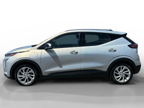 Used 2023 Chevrolet Bolt EUV LT FWD image 2