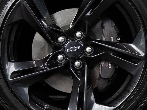 Used 2021 Chevrolet Camaro LT RWD image 10