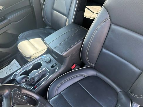 Used 2023 Chevrolet Traverse Premier AWD/4WD image 19