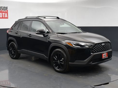 Used 2024 Toyota Corolla Cross LE image 6