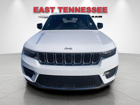 Used 2024 Jeep Grand Cherokee Laredo X image 9