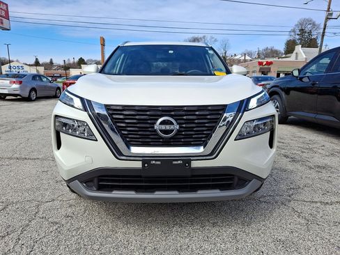 Used 2023 Nissan Rogue SV w/ SV Premium B Package image 2