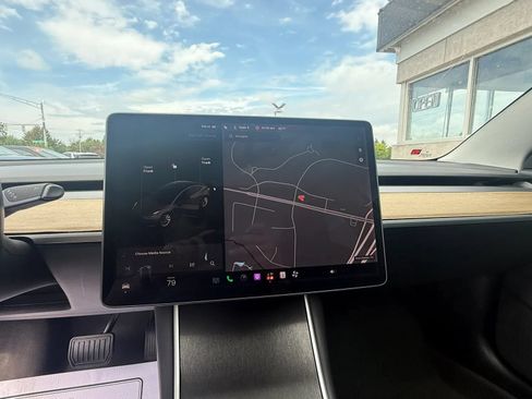 Used 2018 Tesla Model 3 Long Range RWD image 15
