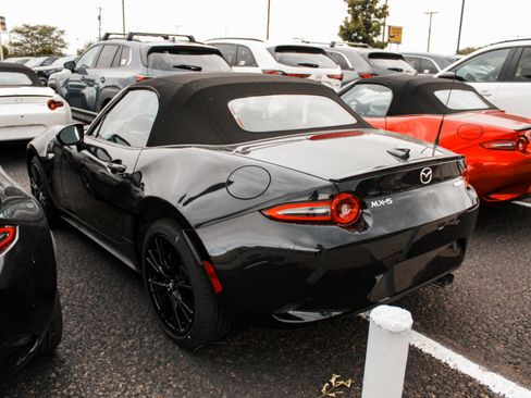 New 2026 MAZDA MX-5 Miata Club w/ Interior Package RWD image 7