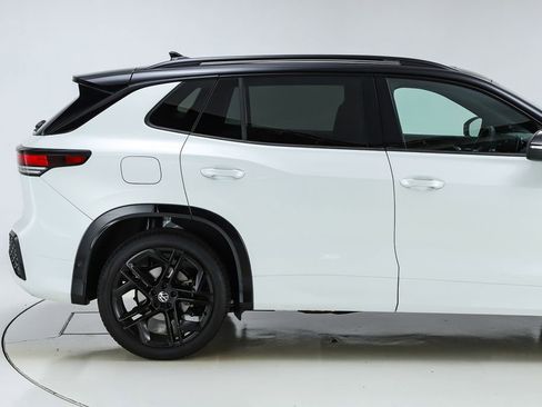 New 2026 Volkswagen Tiguan SE R-Line image 11