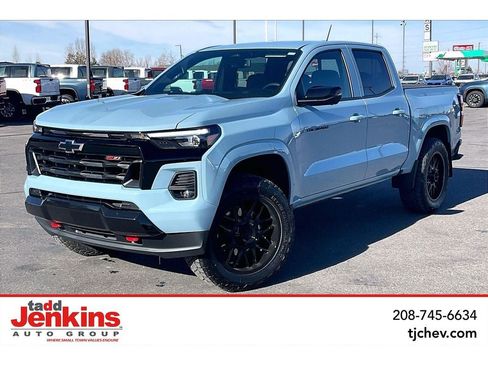 Used 2025 Chevrolet Colorado Z71 w/ Technology Package AWD/4WD image 1