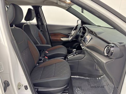 Used 2020 Nissan Kicks SR image 13