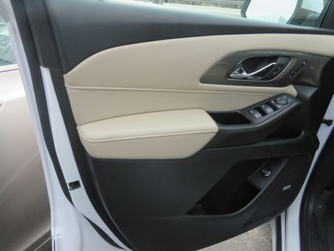 Used 2023 Chevrolet Traverse Premier image 18