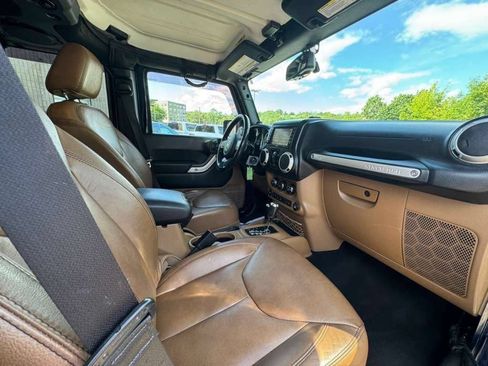 Used 2013 Jeep Wrangler Unlimited Sahara w/ Dual Top Group AWD/4WD image 20