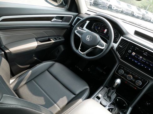 Certified 2023 Volkswagen Atlas SE w/ Panoramic Sunroof Package AWD/4WD image 9