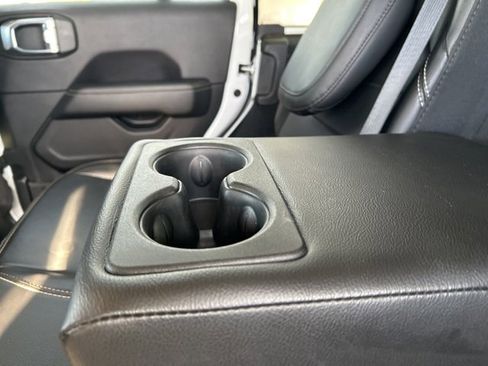 Used 2023 Jeep Wrangler Unlimited Sahara image 40