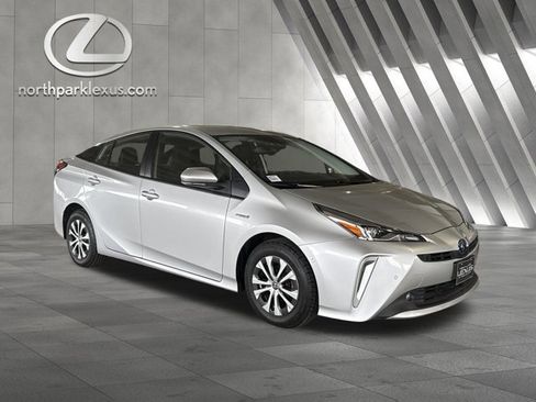 Used 2021 Toyota Prius XLE image 5