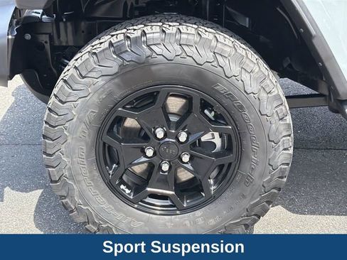 Used 2024 Jeep Gladiator Sport AWD/4WD image 10