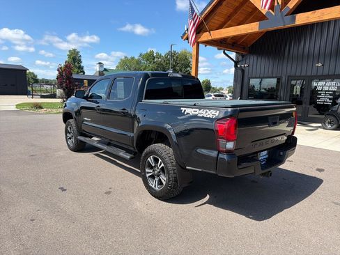 Used 2018 Toyota Tacoma TRD Sport AWD/4WD image 6
