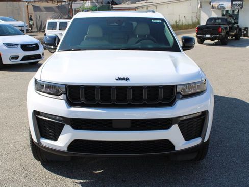 New 2026 Jeep Grand Cherokee L Limited w/ Limited Altitude Package AWD/4WD image 2