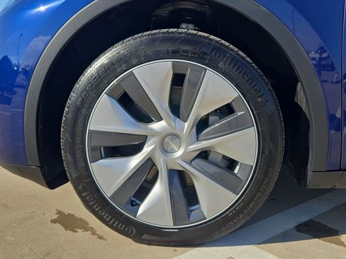 Used 2022 Tesla Model Y Long Range image 12