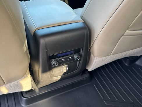 Used 2021 Buick Enclave Essence FWD image 13