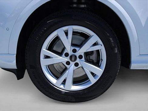 Certified 2025 Audi Q5 Premium w/ Convenience Package AWD/4WD image 15