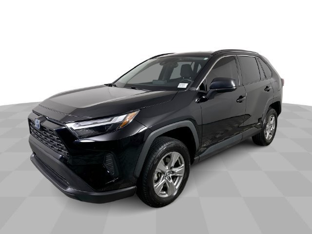 Used 2024 Toyota RAV4 LE AWD/4WD image 4