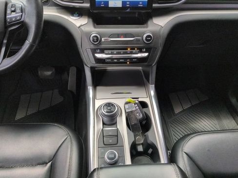 Used 2020 Ford Explorer XLT w/ Equipment Group 202A AWD/4WD image 23