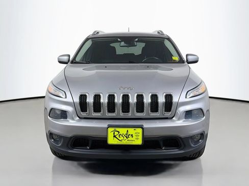 Used 2018 Jeep Cherokee Latitude w/ Cold Weather Group AWD/4WD image 2