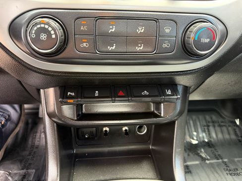 Used 2022 Chevrolet Colorado LT w/ Fleet Safety Package AWD/4WD image 25