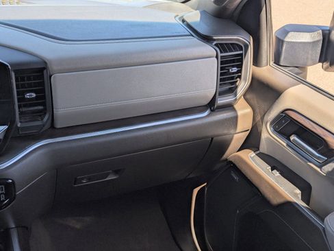 Used 2024 GMC Sierra 2500 SLT w/ SLT Premium Package AWD/4WD image 18
