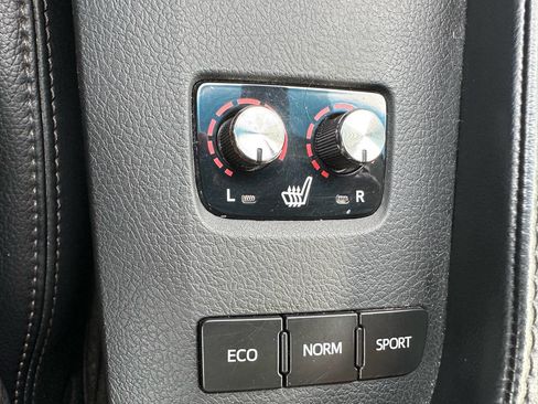 Used 2018 Toyota Avalon XLE image 20