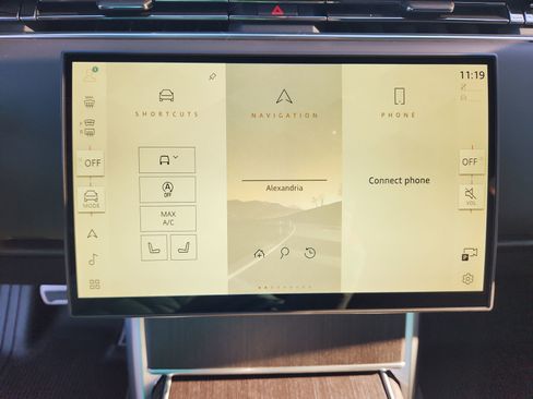 New 2026 Land Rover Range Rover SE image 17