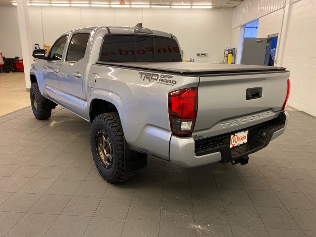 Used 2022 Toyota Tacoma SR AWD/4WD image 9